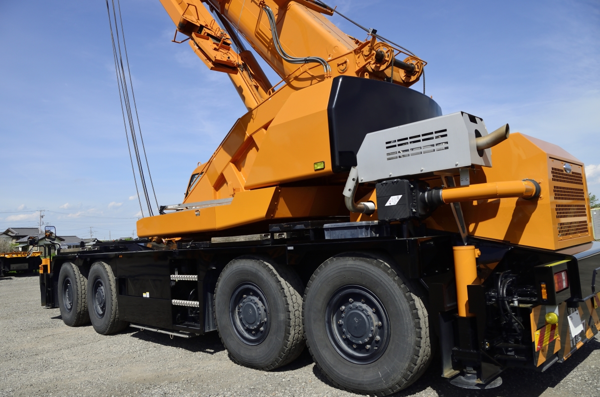 Factors to consider when renting rough terrain crane RentACrane, Inc.
